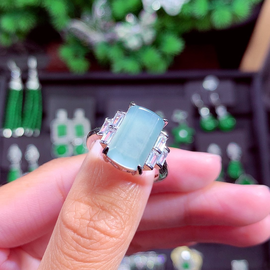 颈饰未镶嵌翡翠天然