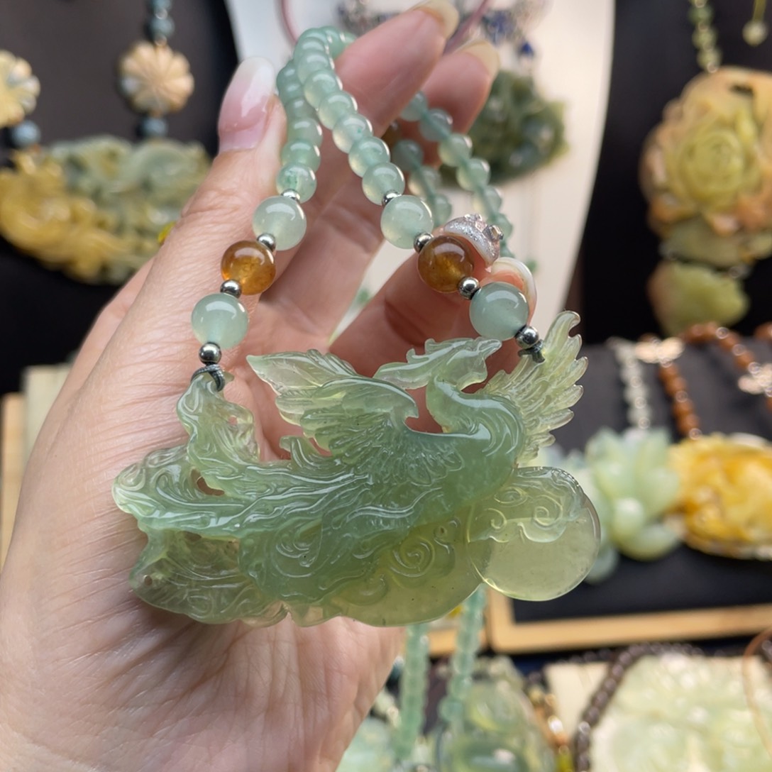 蛇纹石玉颈饰未镶嵌