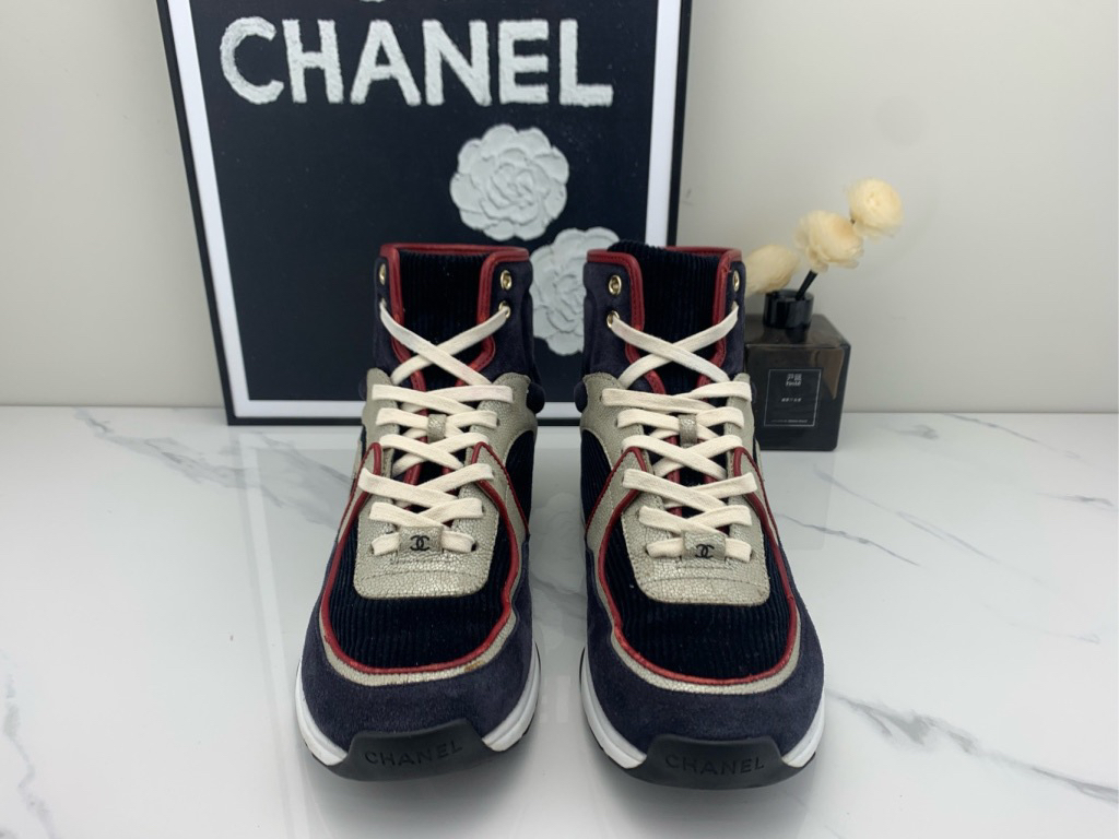 95新 Chanel/香奈儿 藏蓝拼米色跑鞋 37.5码/nn00038