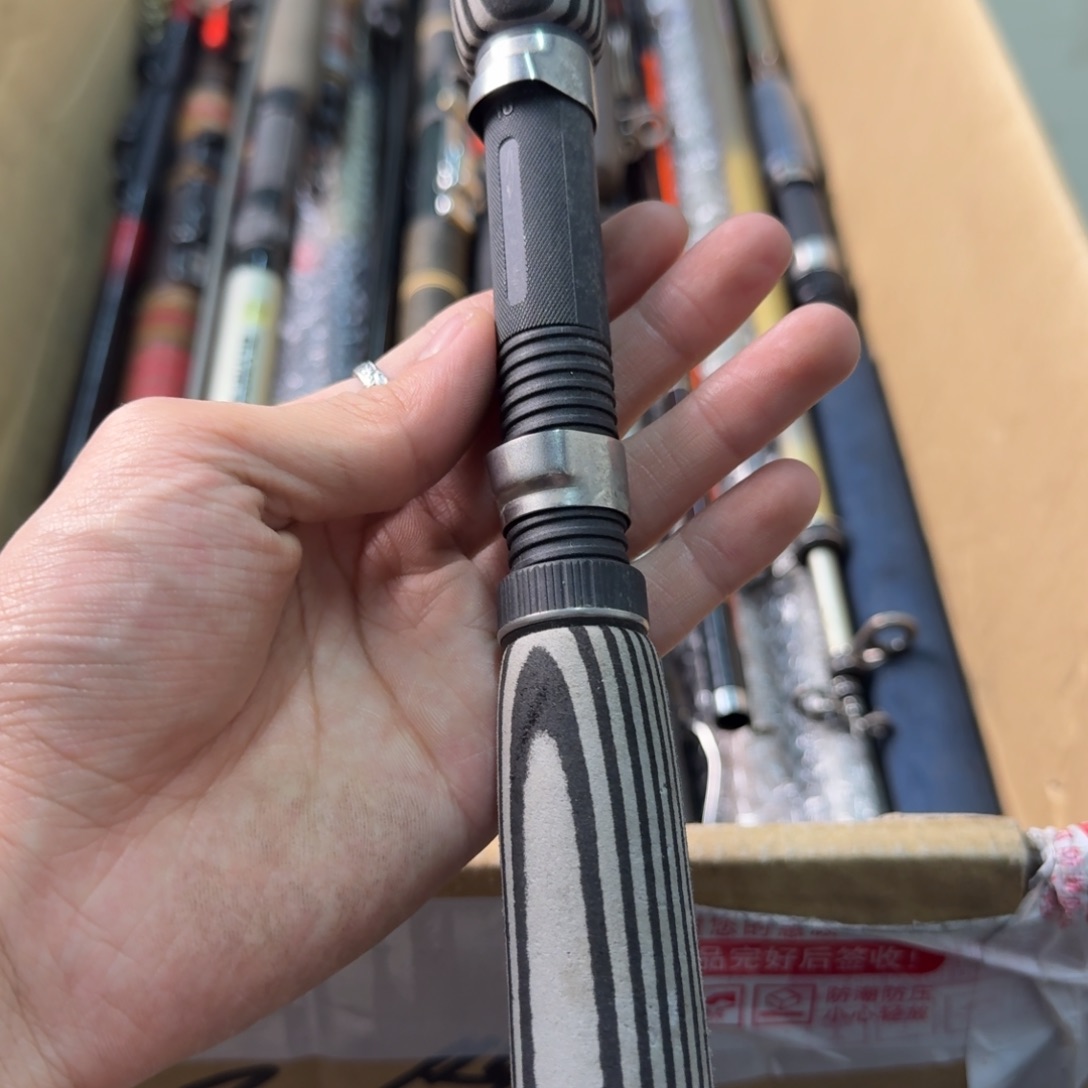 两***子钓鱼竿孤品微瑕疵