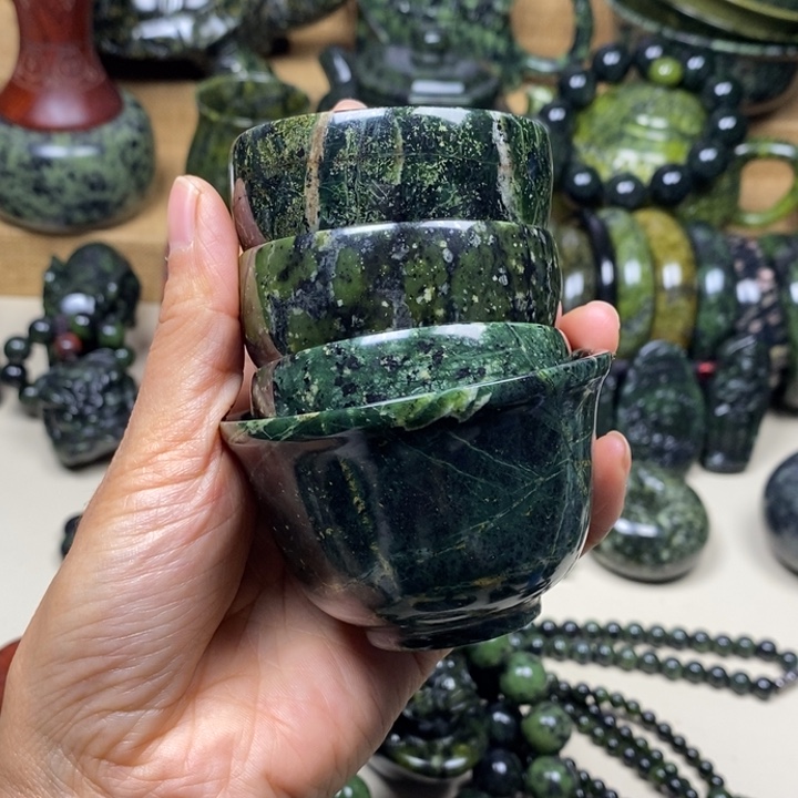 T***a蛇纹石玉未镶嵌项链茶杯4个