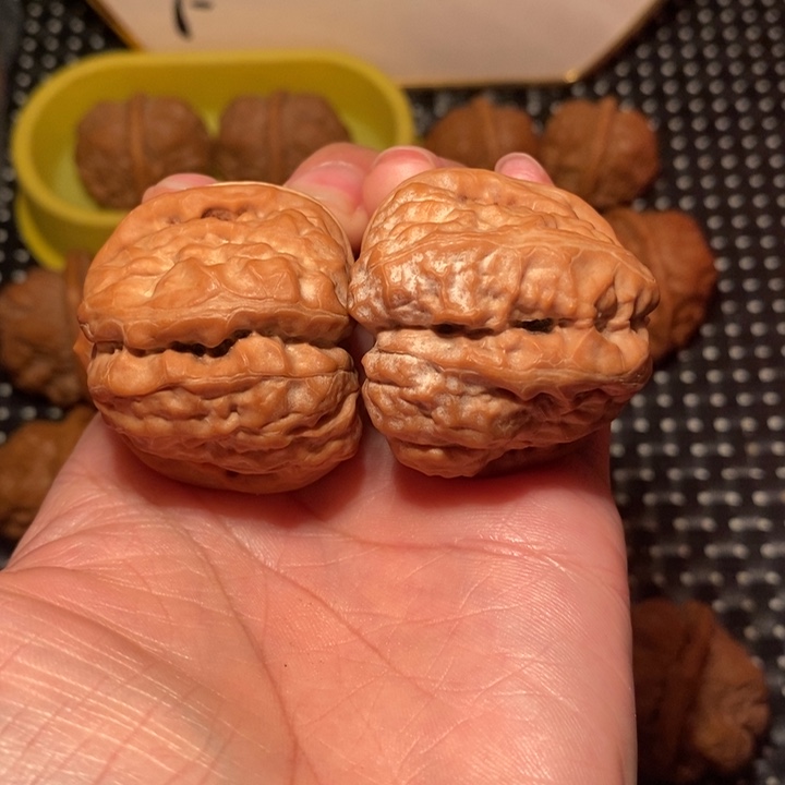 文玩核桃把件四面一线天开背八腿蛙王