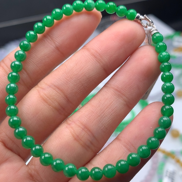 翡翠手镯未镶嵌卡