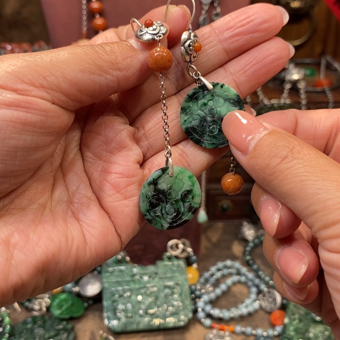 翡翠吊坠(赠链)未镶嵌