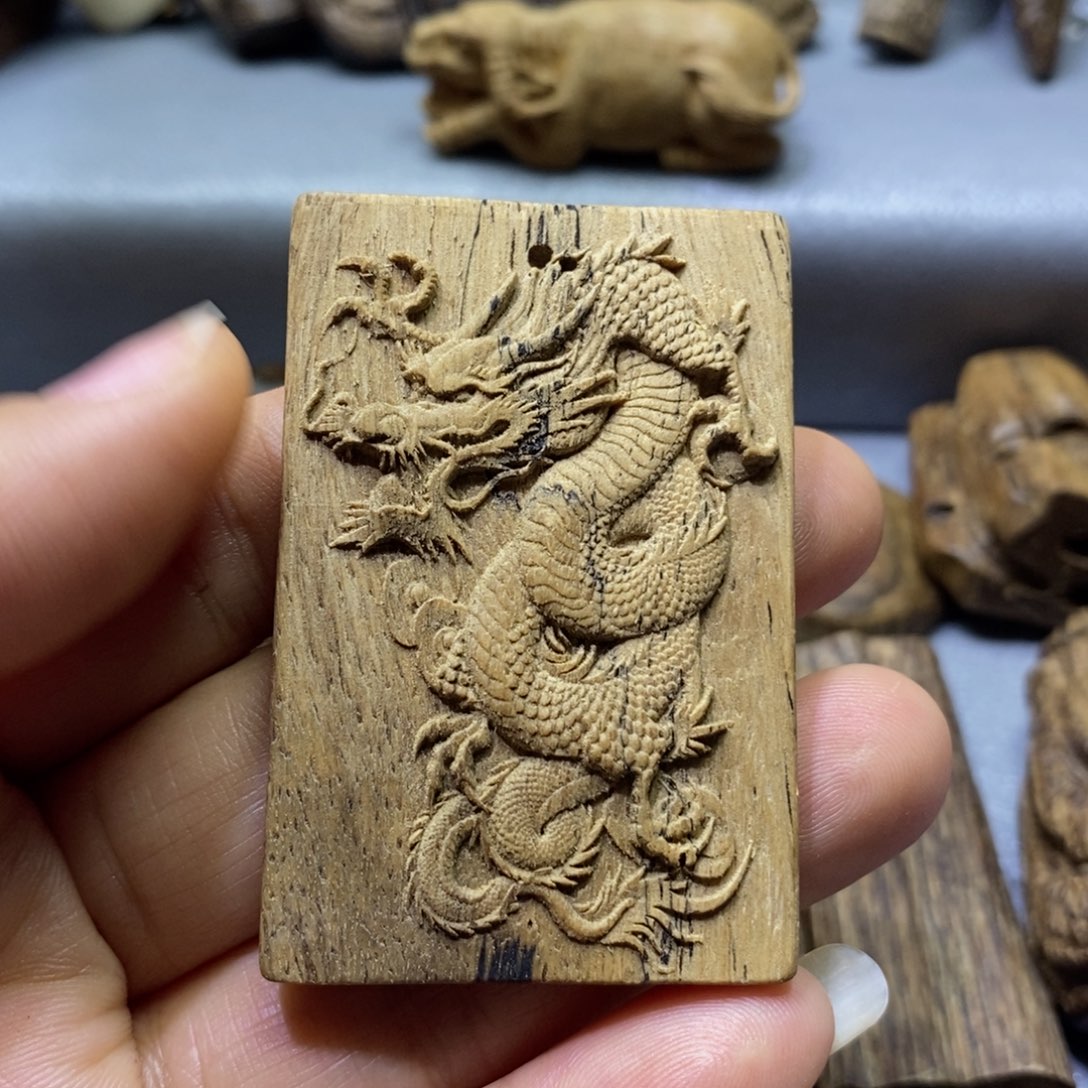 沉香木吊坠仗**言马来沉香龙牌