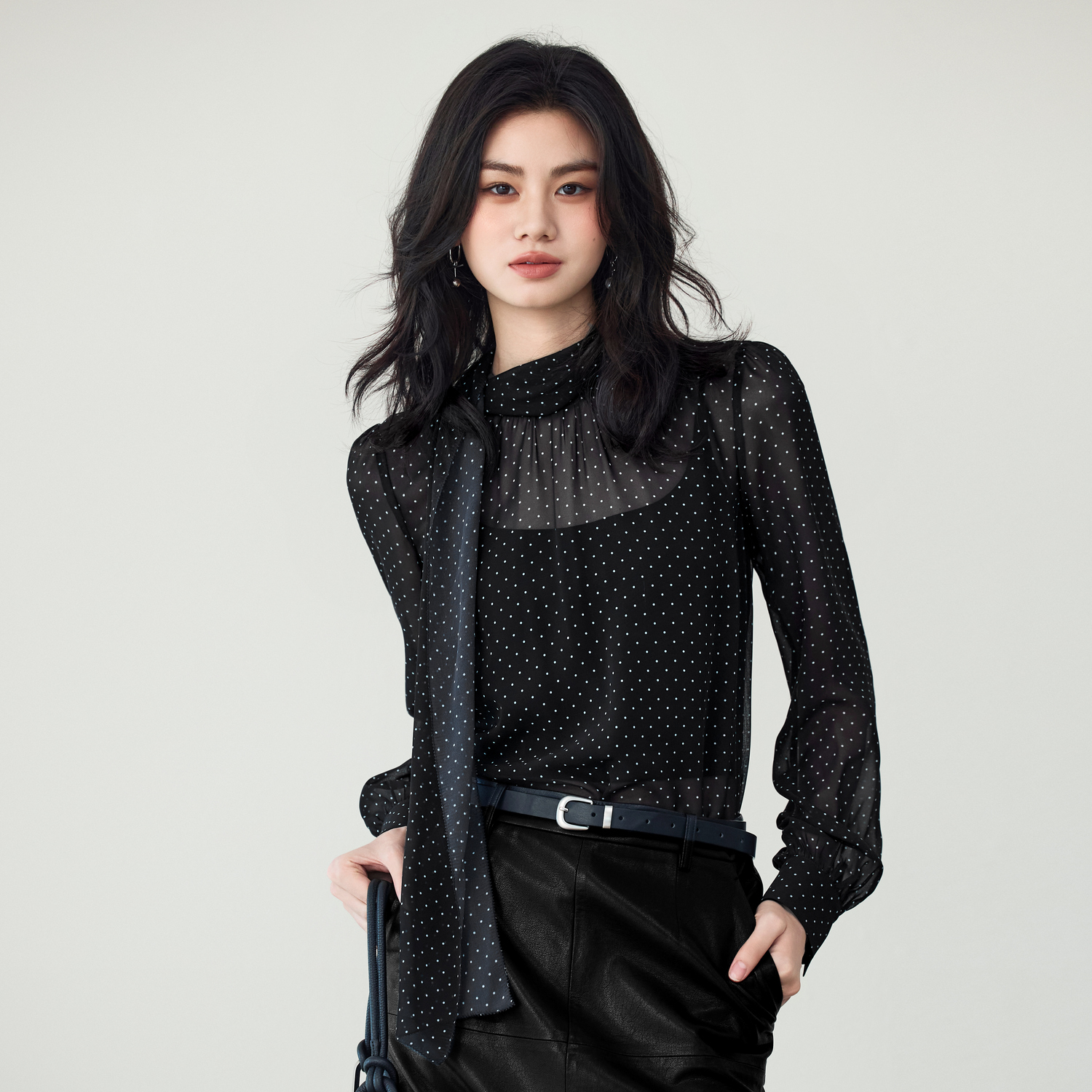 伊芙丽气质百搭围裹式飘带领波点水印花衬衫女2025秋新1G9922561
