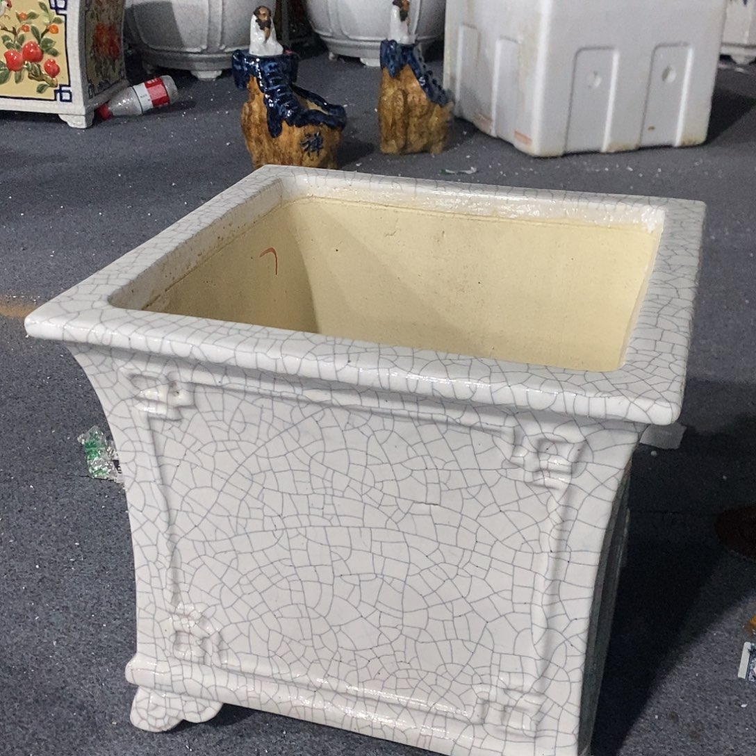 执***着正宗岭南石湾盆瑕疵