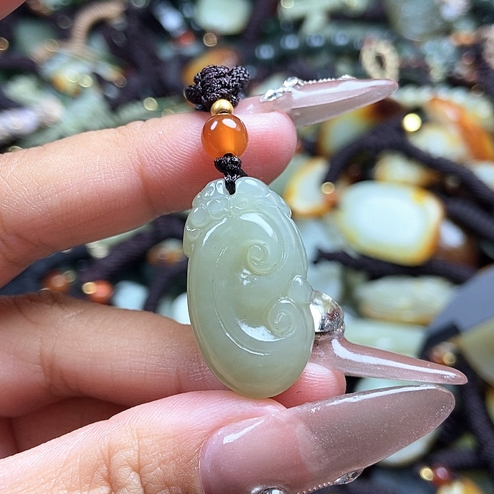 和田玉颈饰未镶嵌