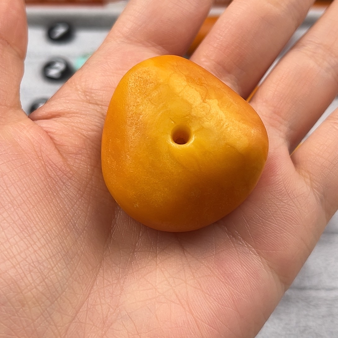 用***7琥珀未镶嵌颈饰老蜜蜡