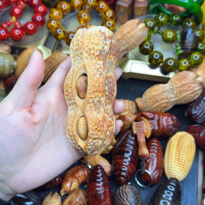 松木琥珀木文玩把件