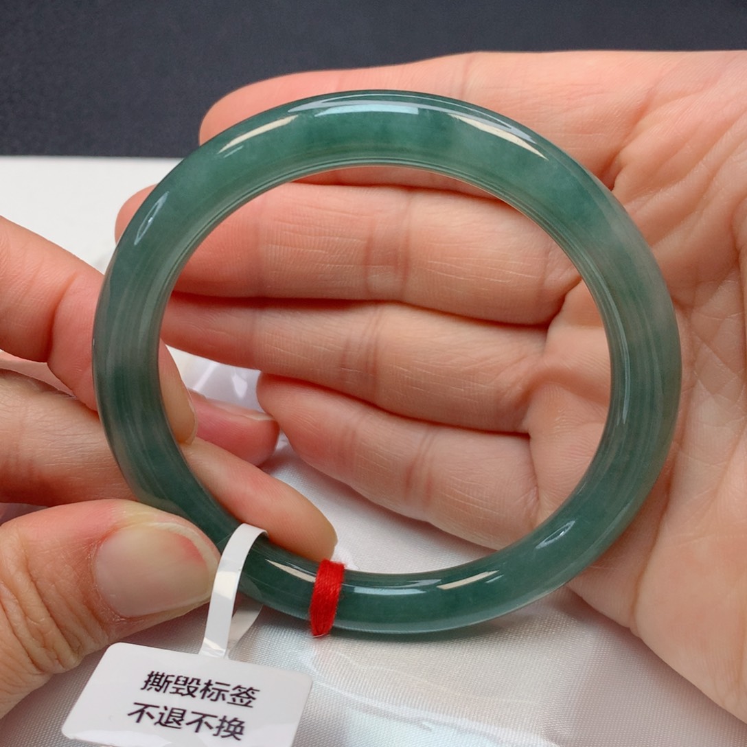 翡翠手镯未镶嵌54圈