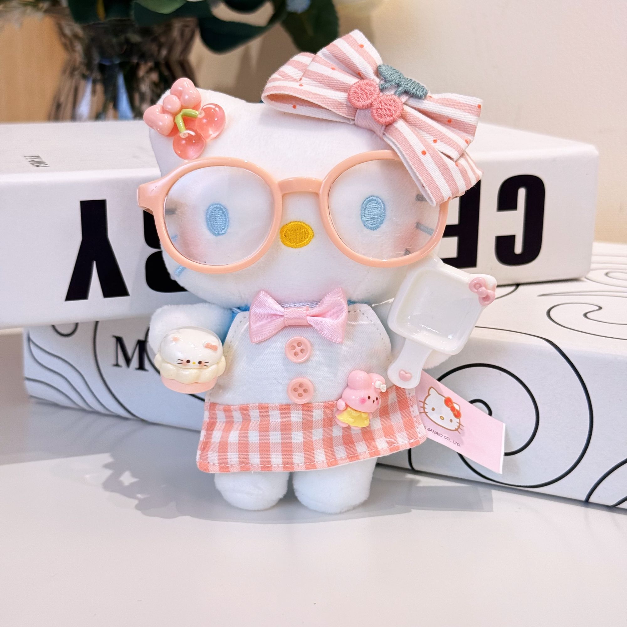 【热卖款】正版HelloKitty马卡龙大厨kt二创包挂可爱手工diy钥匙扣