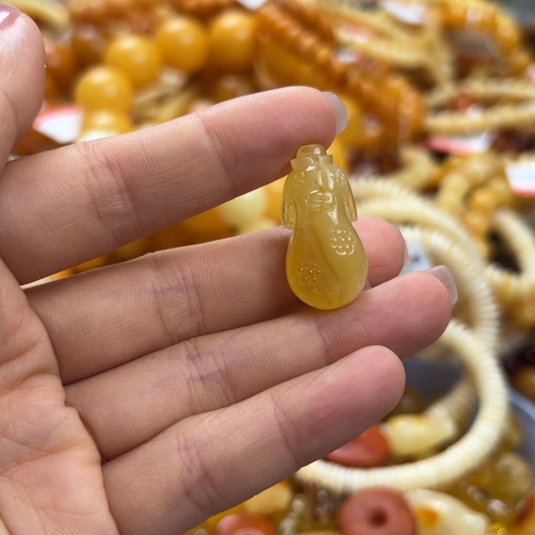 未镶嵌琥珀珠宝奇石