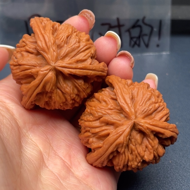 星***派吊坠文玩核桃白狮子