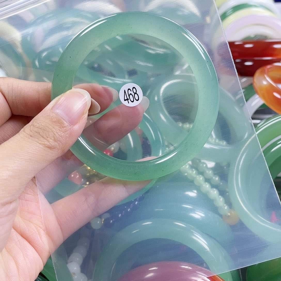 石英质玉手镯未镶嵌阿**哥