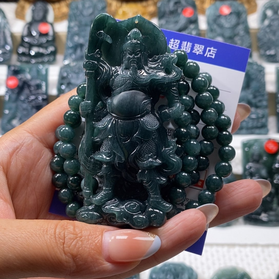 侯***建翡翠未镶嵌颈饰翡翠