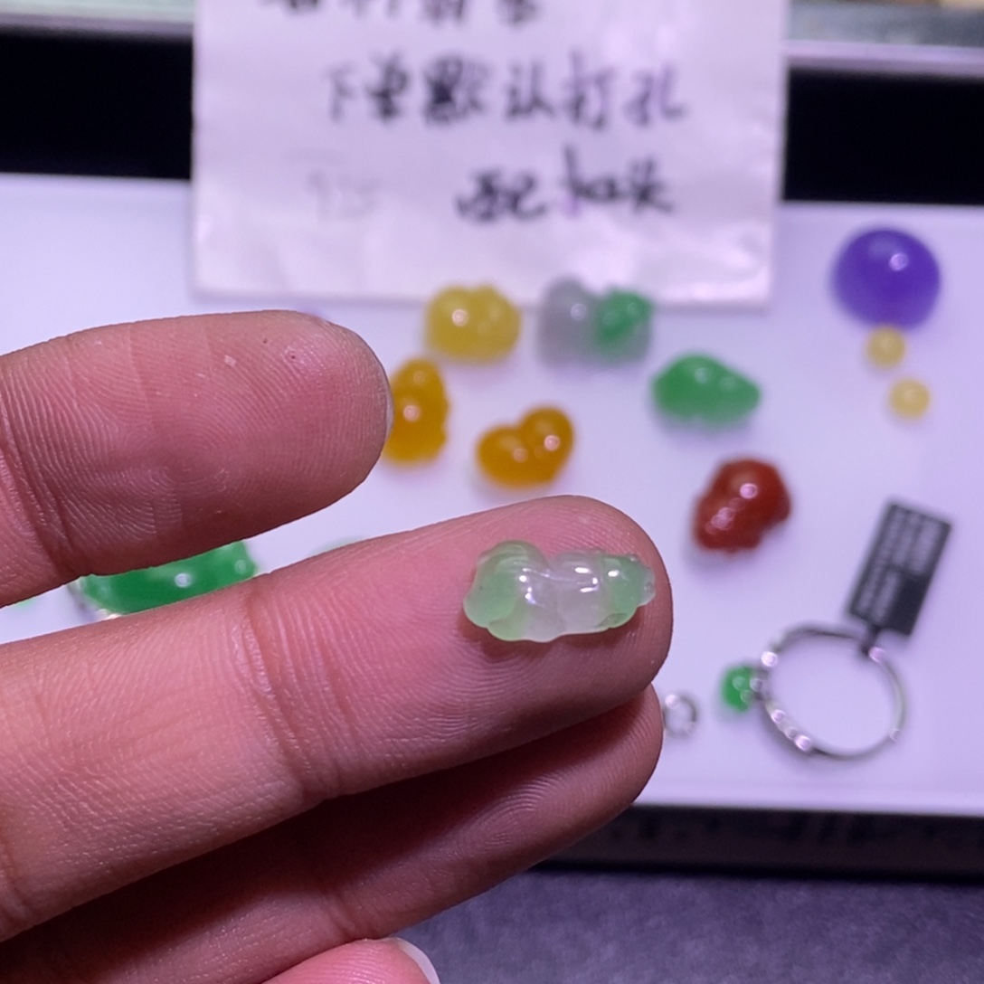 翡翠未镶嵌颈饰吊坠