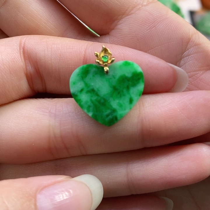 颈饰未镶嵌翡翠浪****前吊坠