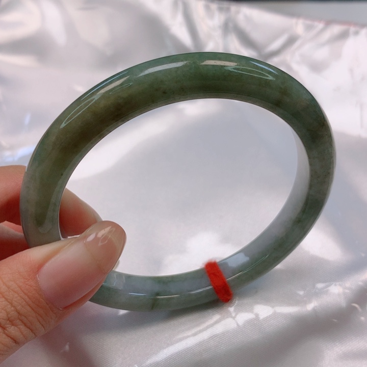 翡翠手镯未镶嵌56圈