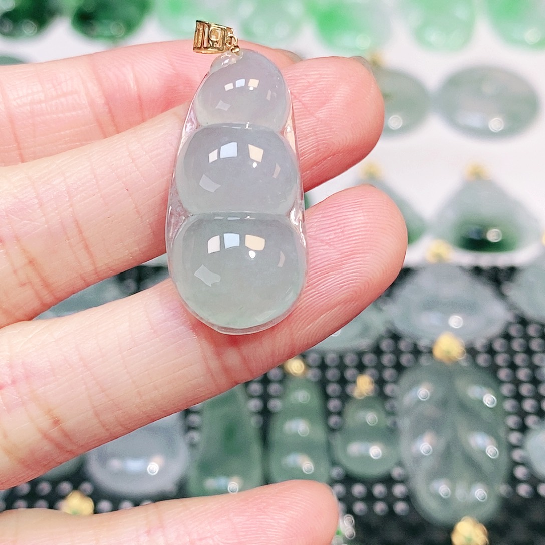 翡翠18K金镶嵌颈饰