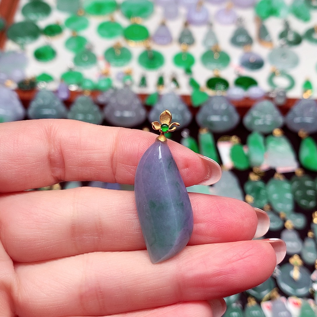 翡翠18K金镶嵌颈饰