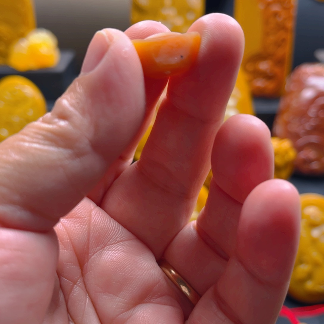 石英质玉颈饰未镶嵌美***光