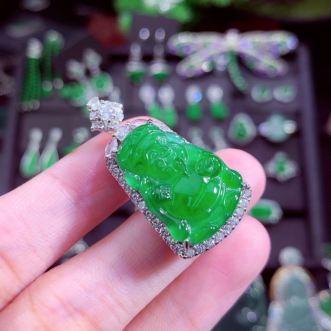 颈饰未镶嵌翡翠天然