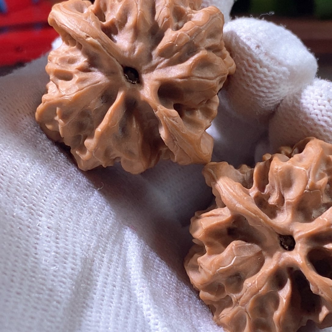 文玩核桃吊坠磐石