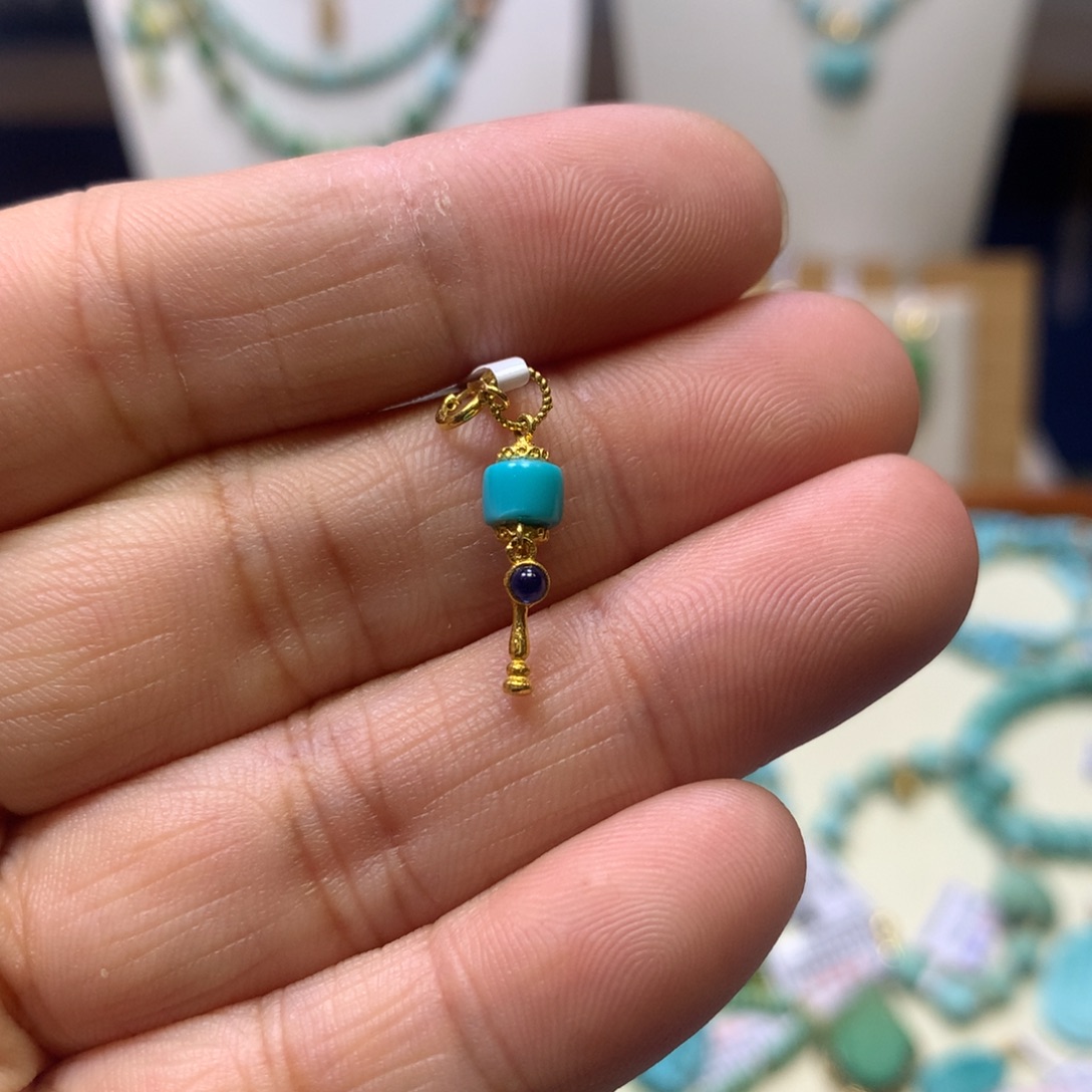 绿松石18K金镶嵌挂件