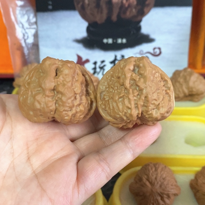 文玩核桃把件蛤蟆头 39 41