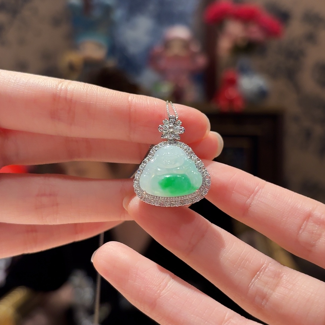 翡翠吊坠(赠链)18K金镶嵌吊坠