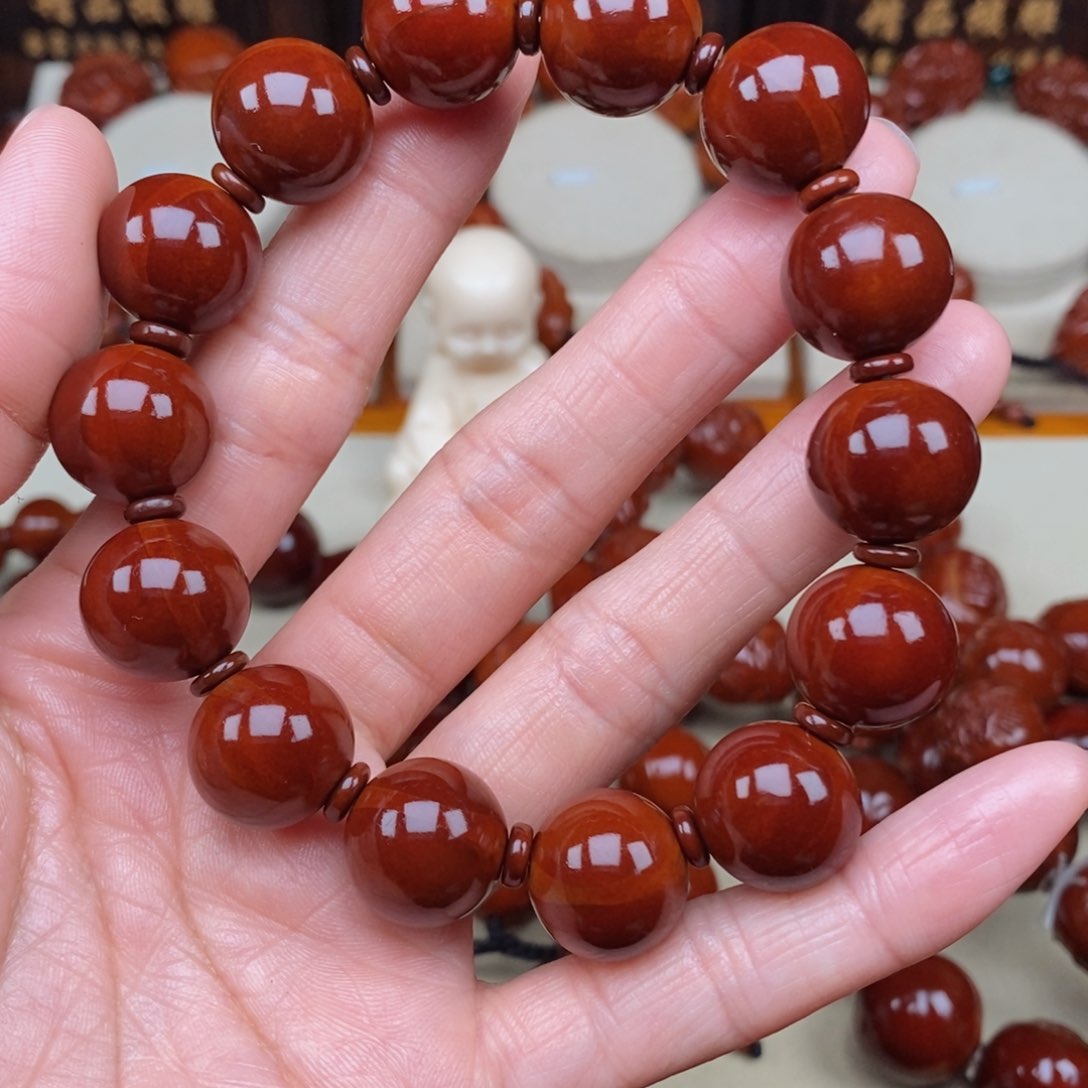 橄榄核吊坠近****叔光珠，