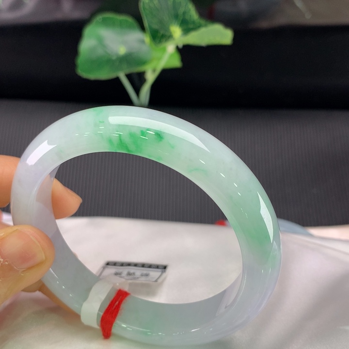 翡翠未镶嵌手镯正圈58