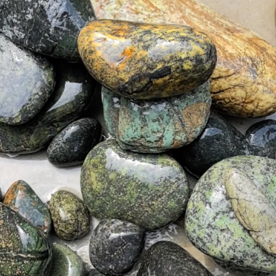 石材用****8藏玉药王石原石摆件一个