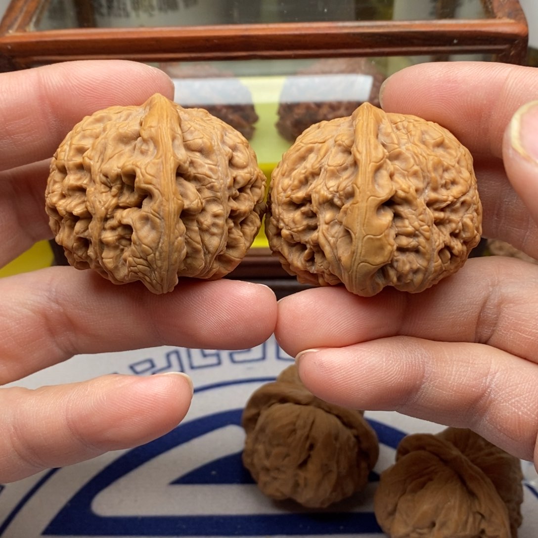 核桃把件四二南疆石