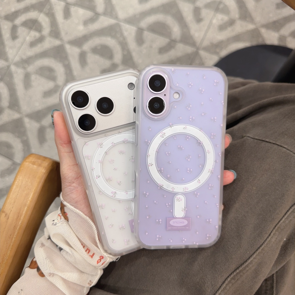 紫色碎花磨砂蝴蝶镜面磁吸支架适用苹果16/17promax手机壳ins小众