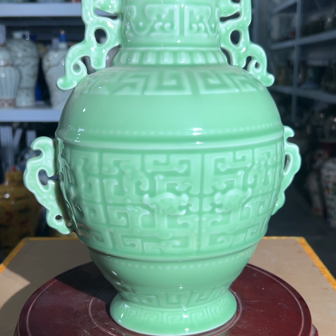 摆件青釉双耳瓶陶瓷