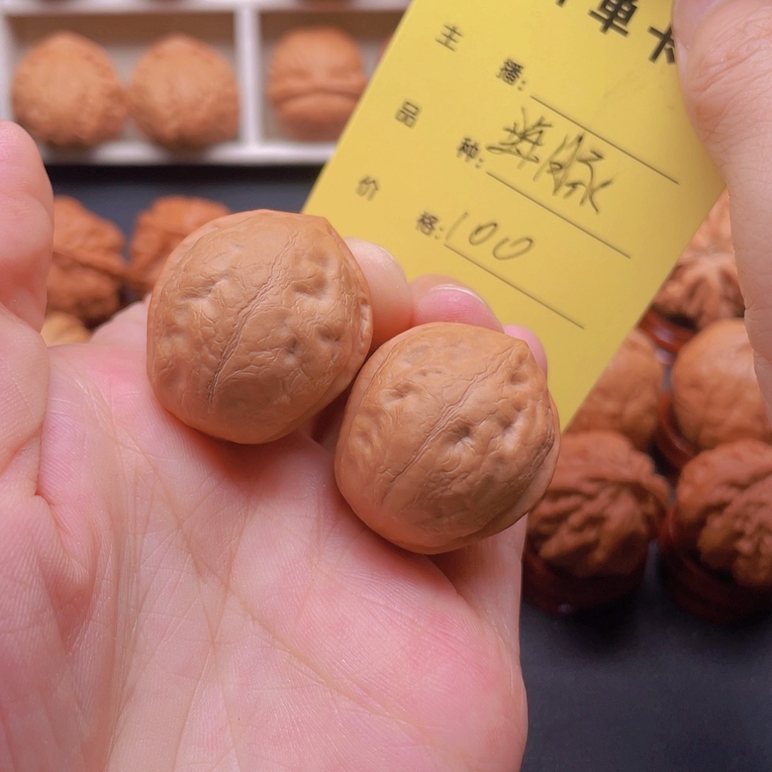 文玩核桃把件、*海豚