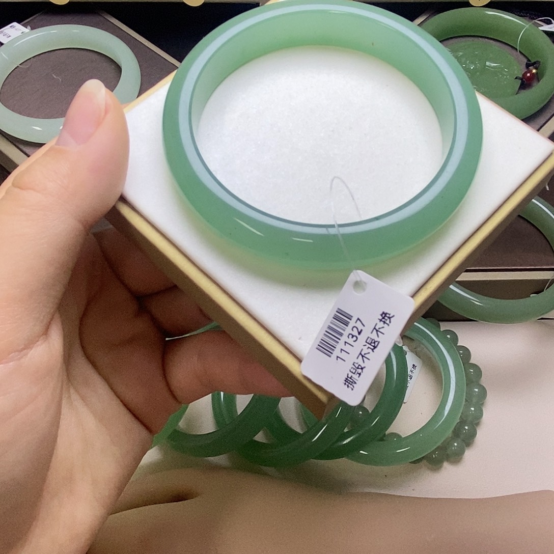 东陵石未镶嵌手镯