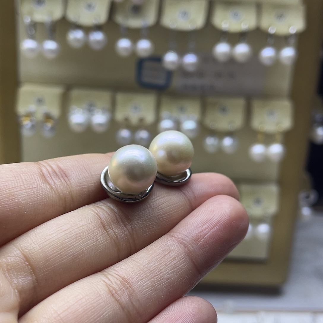 淡水珍珠银S925镶嵌耳饰