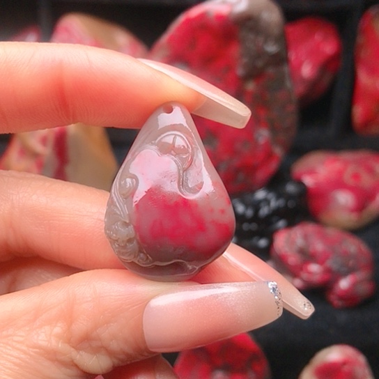 昌化鸡血石昌化鸡血石精品吊坠