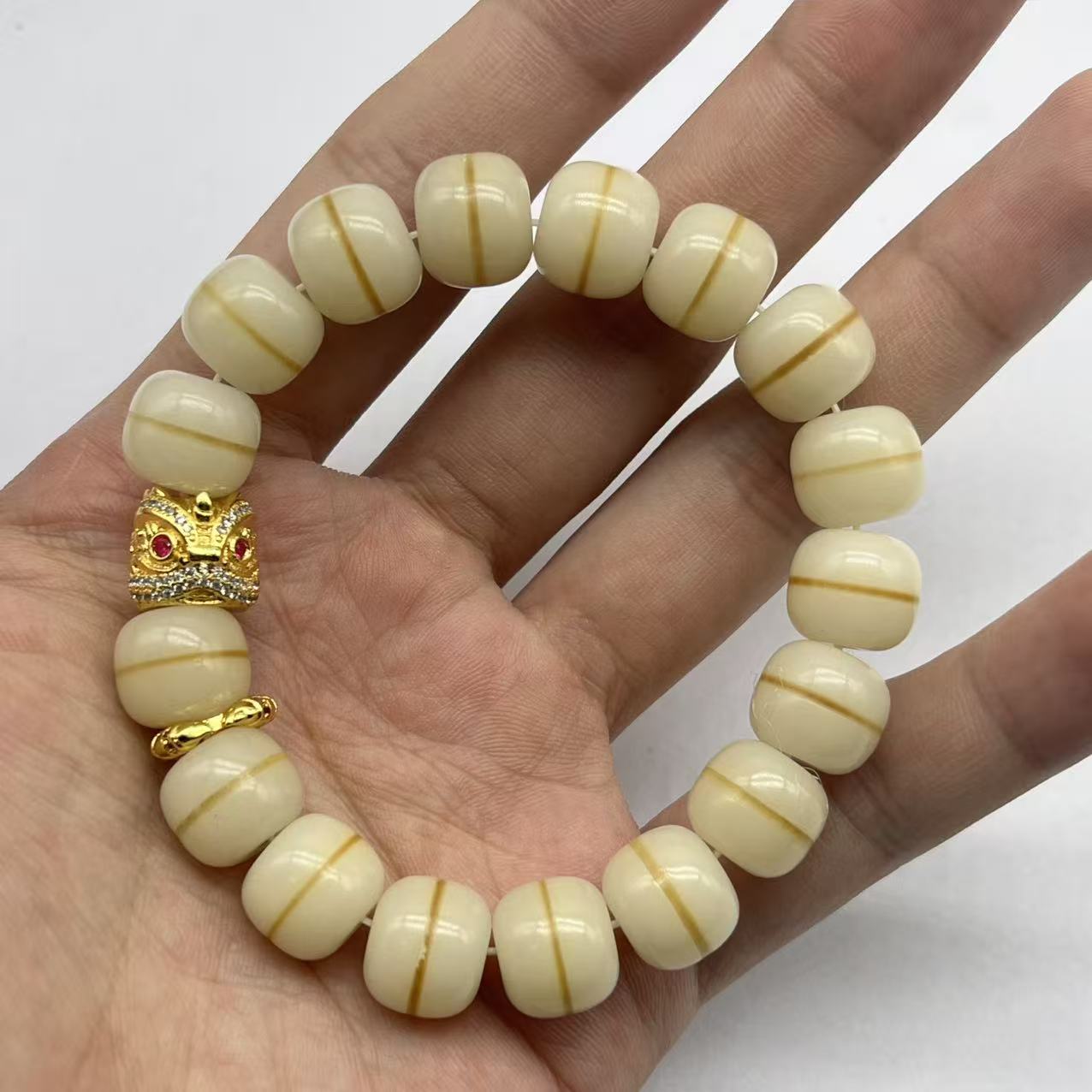 A1 白菩提一线天卡10*12醒狮款单圈菩提根 525（配A1礼盒）