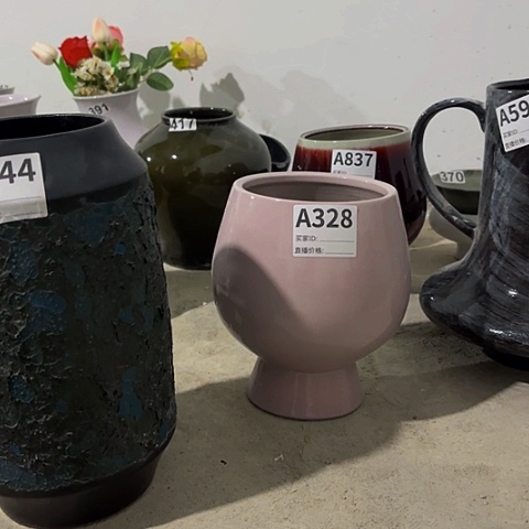 陶瓷哇塞小珑福利花瓶A328