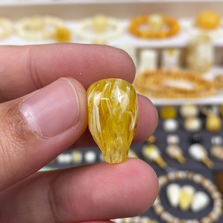 琥珀裸石未镶嵌琢*配饰三通