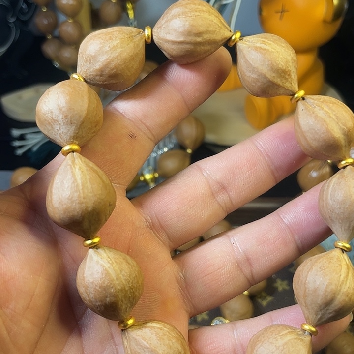 郑***钱橄榄核手串梅林铁蒜