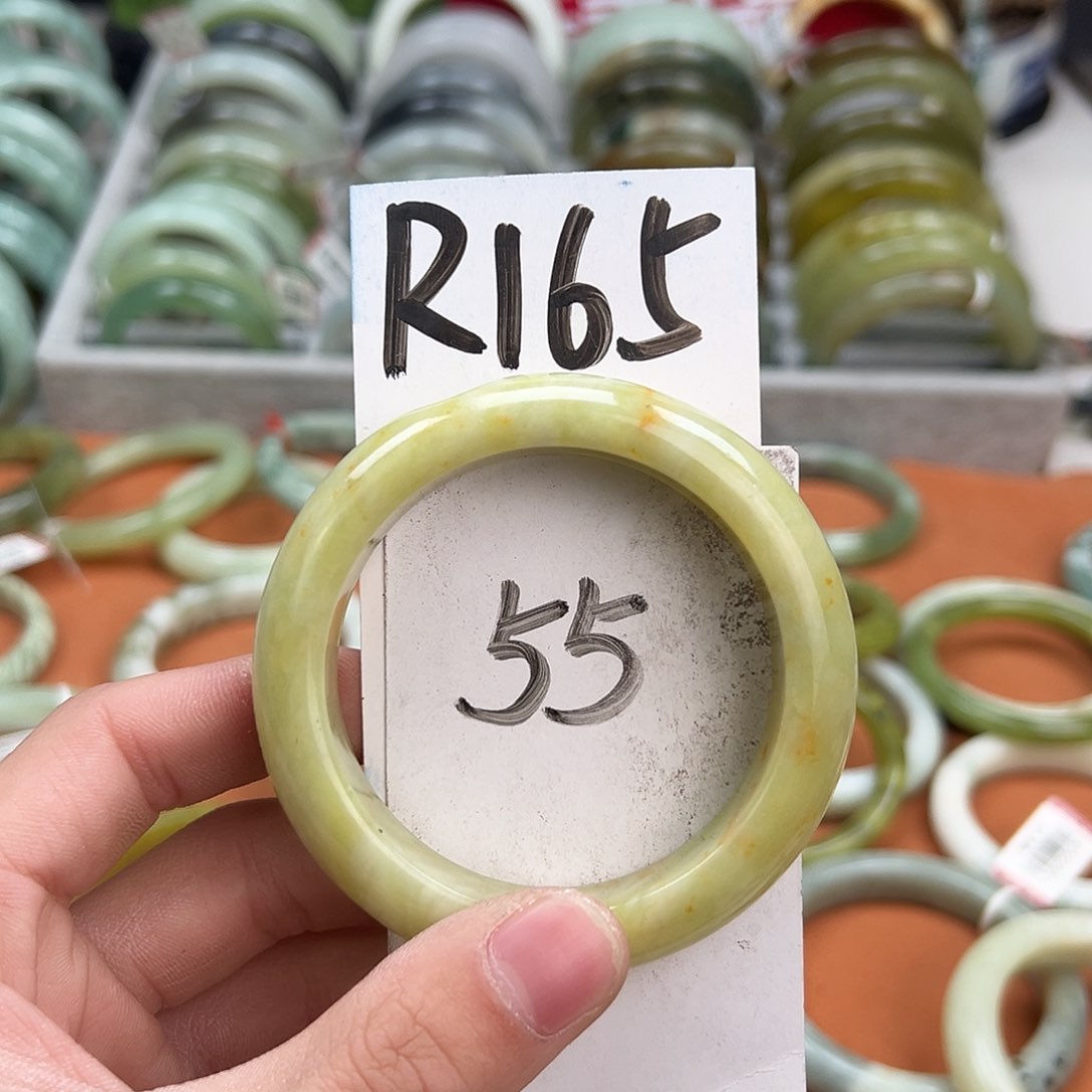 岫玉手镯未镶嵌天然岫玉微瑕，可以正常佩戴