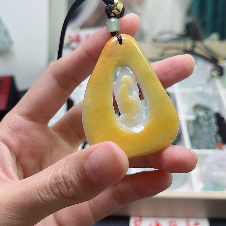翡翠颈饰未镶嵌翡翠