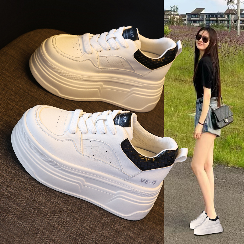 HK9880厚底内增高时尚百搭小白鞋女2025秋季新款8cm松糕休闲板鞋