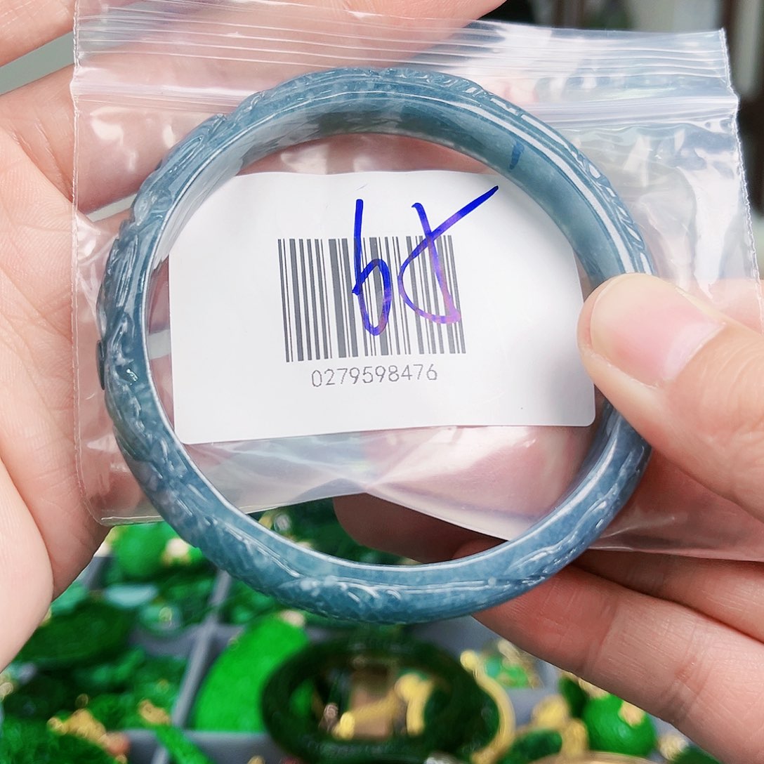 翡翠手镯未镶嵌手镯65