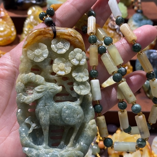 蛇纹石玉未镶嵌颈饰